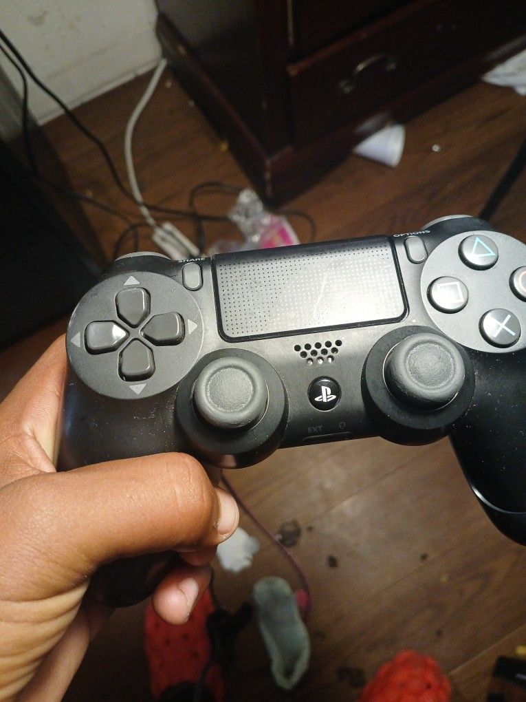 Ps4 Controller in good shape.