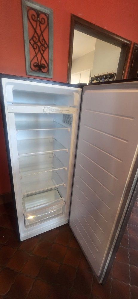 Vissanie Freezer Stainless  Steel 6.9 Cu .ft