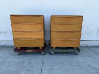 Mid century vintage pair of four drawers dressers by Heywood Wakefield.