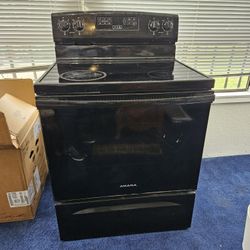 Amana Electric Range, Ceramic Top. Good Condition.  Need Quick Sale. OBO