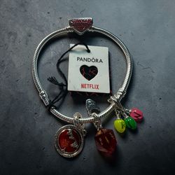 Stranger Things x PANDORA Set