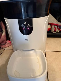 Automatic Pet Feeder with Camera
