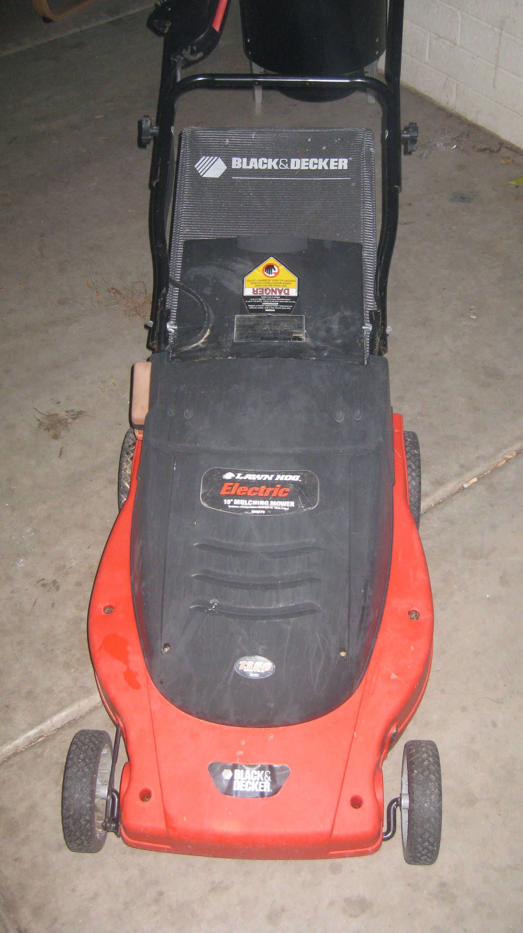 Black and Decker Lawn Hog Electric ( plug in ) 19 inch Mulching Mower