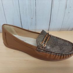 Ladies Comfort Flats!!! NEW Size 6