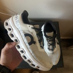 On Clouds Size 11