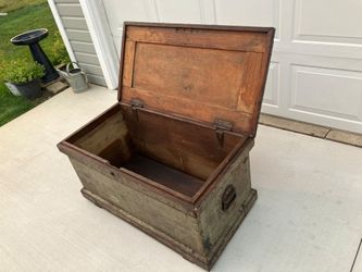 Antique carpenter's trunk (coffee table)