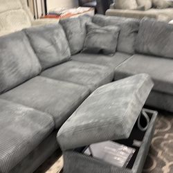 New 99x66 sectional couch / free delivery
