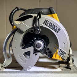 DEWALT Sierra Alambrica