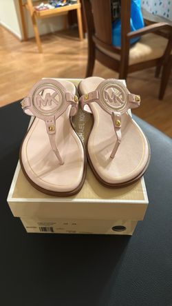 Michael Kors Aubrey Cutout Sandal Size 7