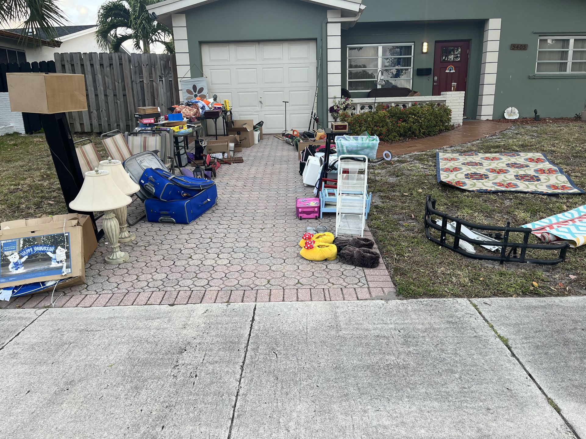 More Items Today!   Huge yard sale  4/28