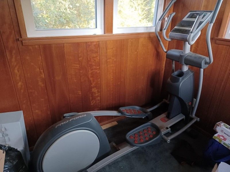 Elliptical machine for cardio - Proform