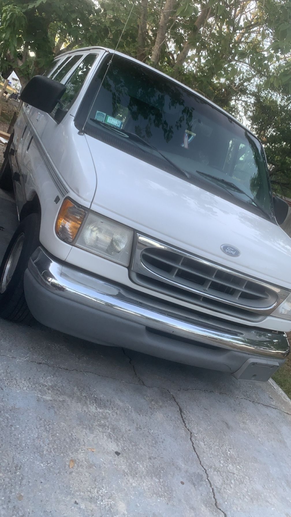 1999 Ford E-150