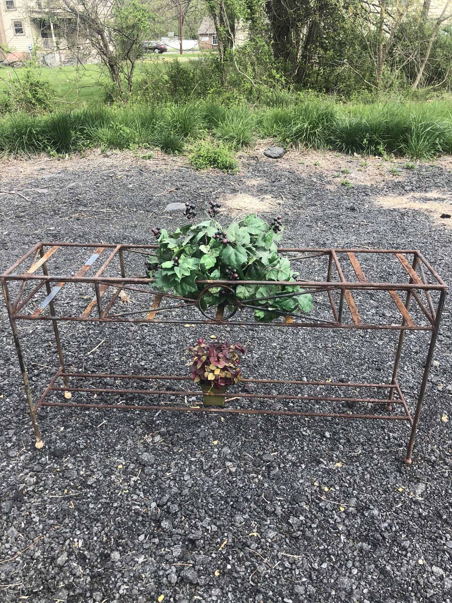 Metal plant stand