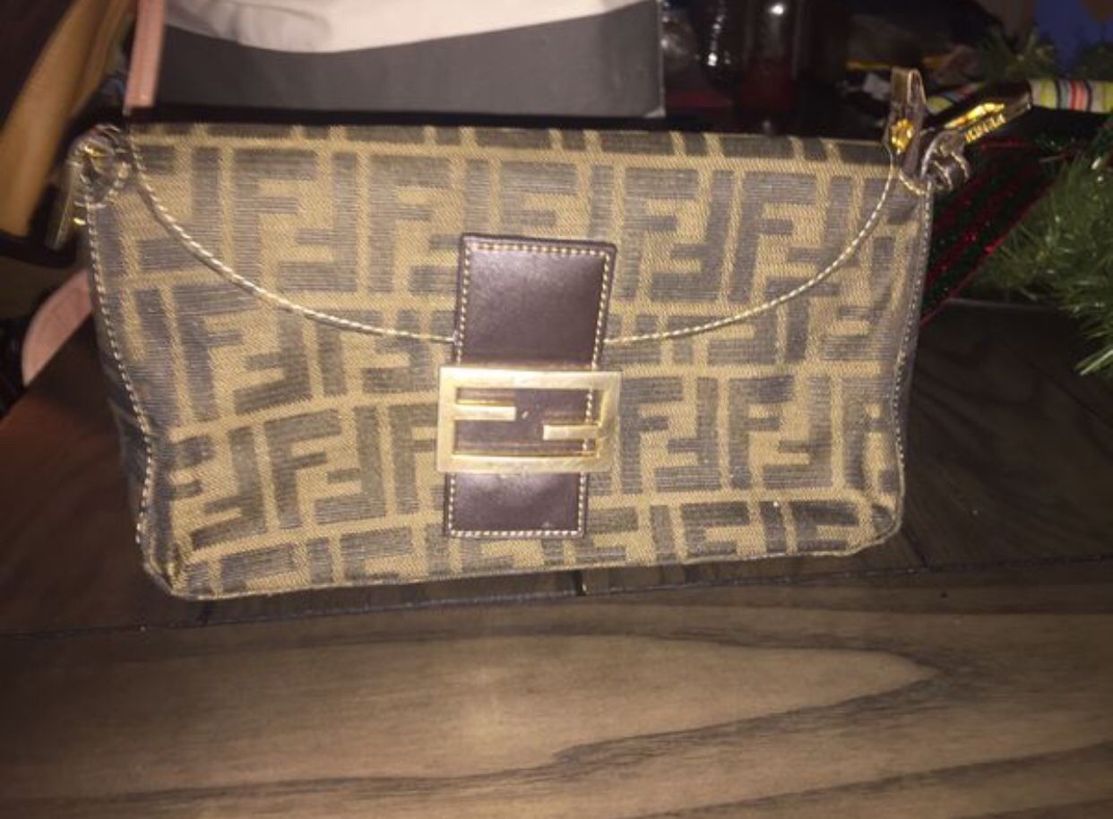 FENDI SHOULDER BAG (NO STRAPS/CHAIN)