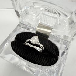 14kw Pear Cut Diamond Wedding Set