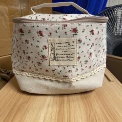 New Crème Flower Cloth Lunch bag 