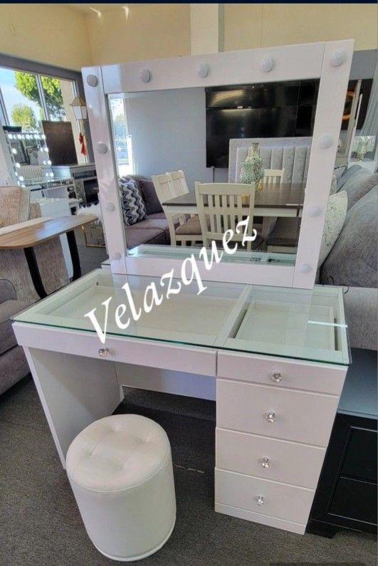 ✅️White Makeup Vanity Set with Lighted Mirror (Stool not included)✅️✅️