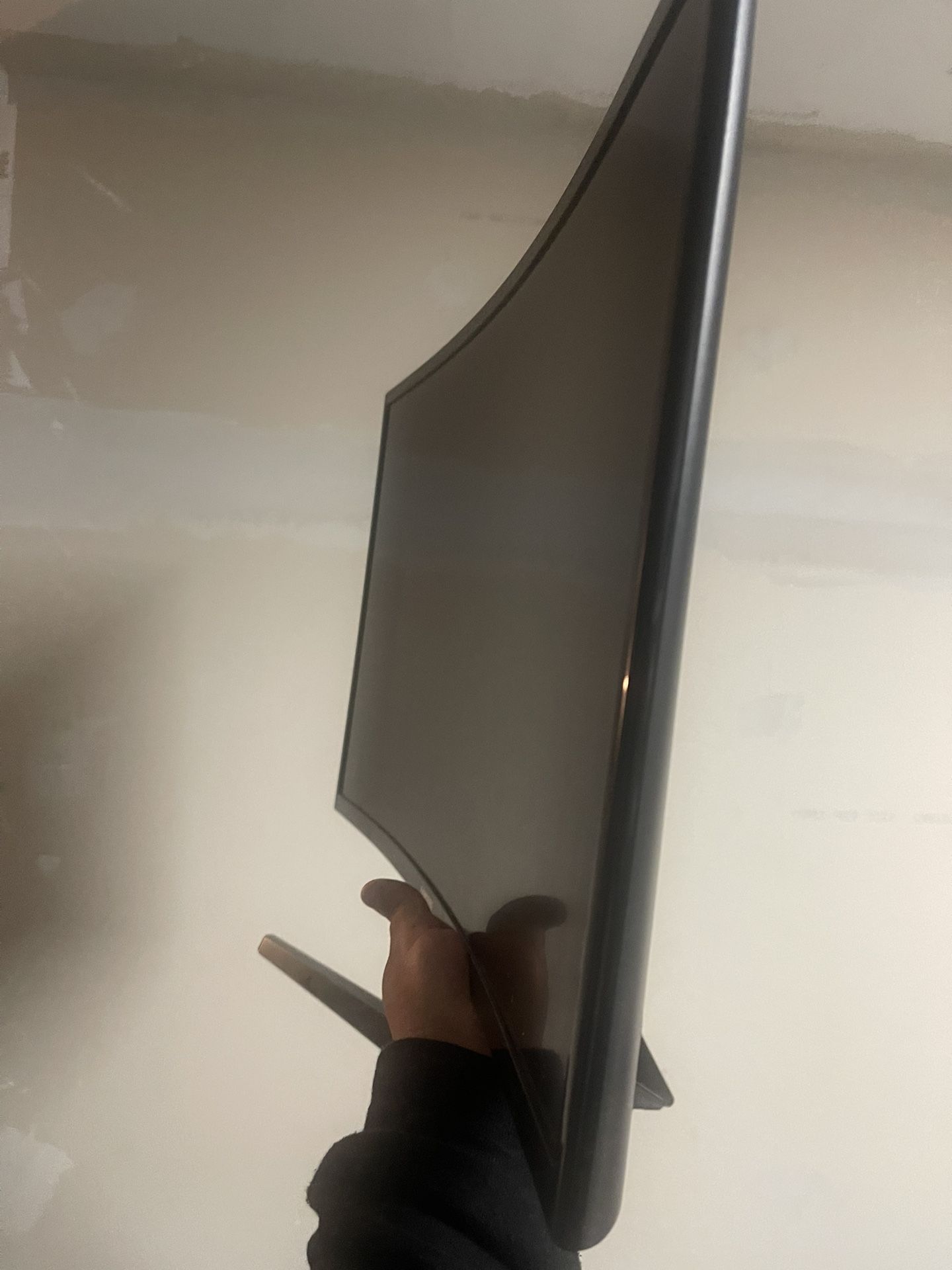 SAMSUNG CURVED MONITOR