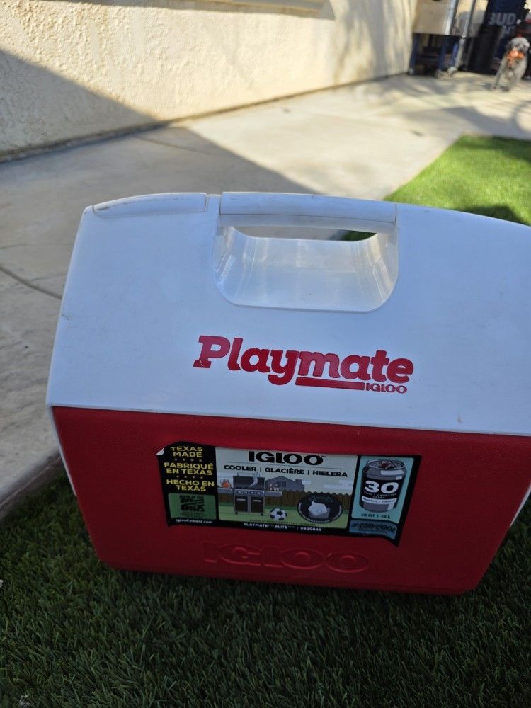 Playmate Igloo Ice Chest