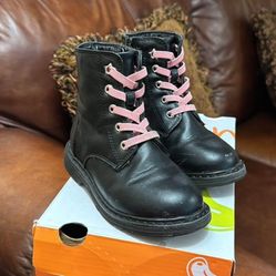 Girls boots