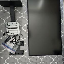 43" Class 4K UHD IPS LED Monitor (42.5" Diagonal)