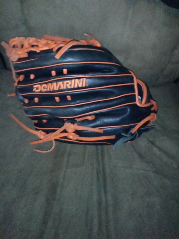 Demarini insane. Softball Glove