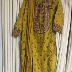 3 pc pakistani suit. 