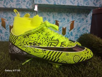 Soccer cleats us size 4.5youth