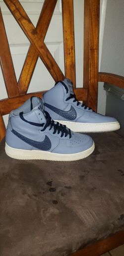 Nike Air Force 1s '07 LV8