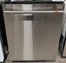 Café Dishwasher w/3rd Rack+Ultra Wash and Dual Convection Dry 44 dBA