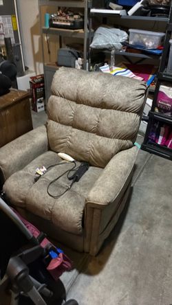 Walker furniture King Size Lift Chair! $300 OBO