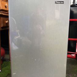 Refrigerator ( Mini W/ Freezer ❄️👌✨)