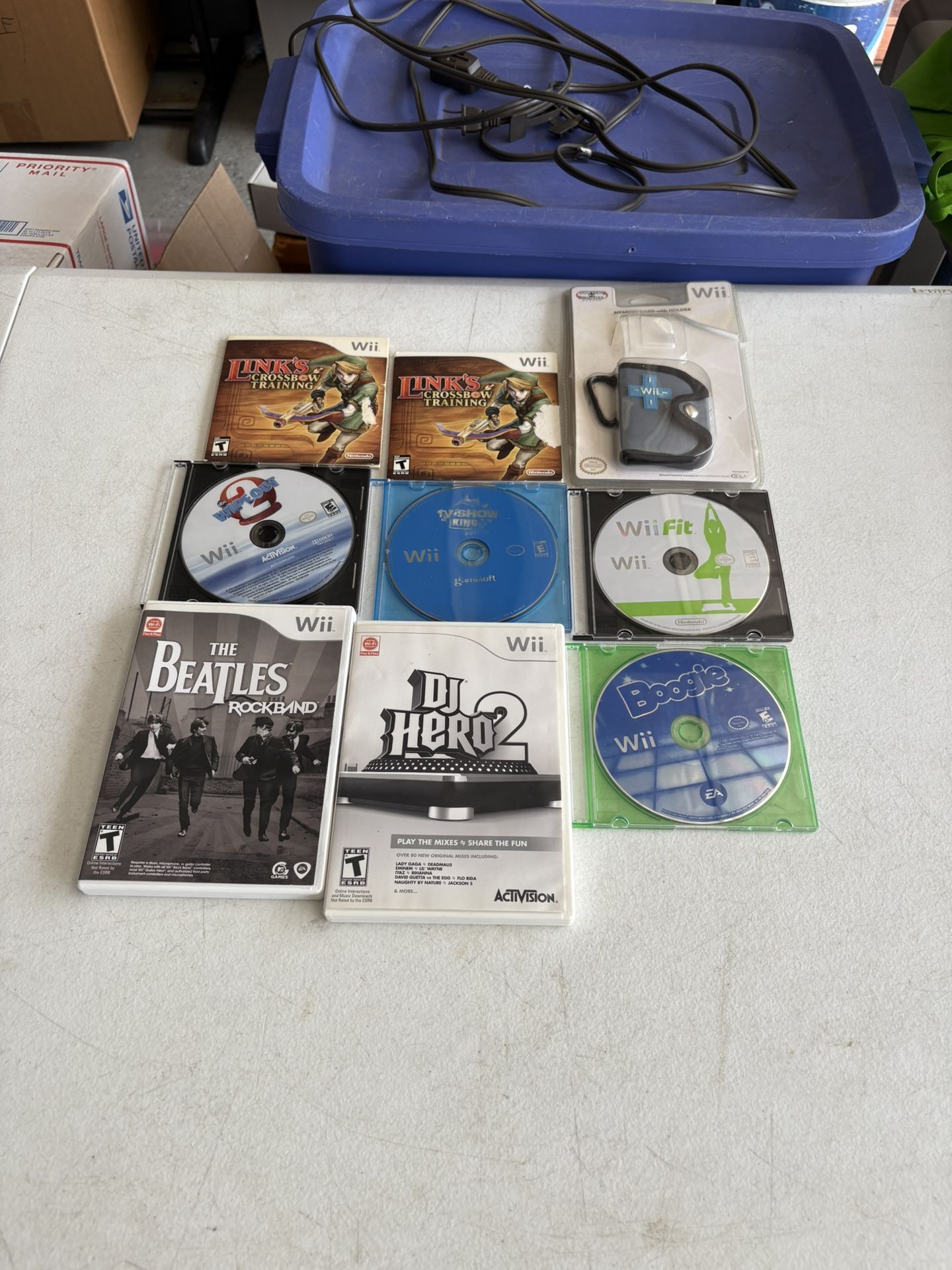 Nintendo Wii Video Games Lot of 8 plus Accessory