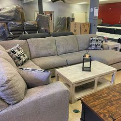 🍂$39 Down Payment 🍂Ballinasloe Gray Sectional

Chaise: 39"W x 60"D x 39"H - 96lbs
Loveseat: 64"W x 38"D x 39"H - 87lbs.
Sofa: 92"W x 38"D x 39"H - 1