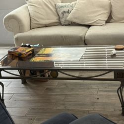 Coffee Table W/ 2 End Tables Like New 