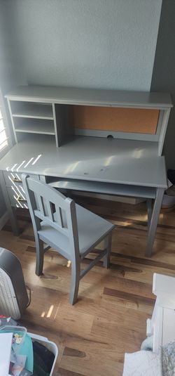 Kids desk with chair