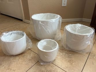 White Plastic Pot set