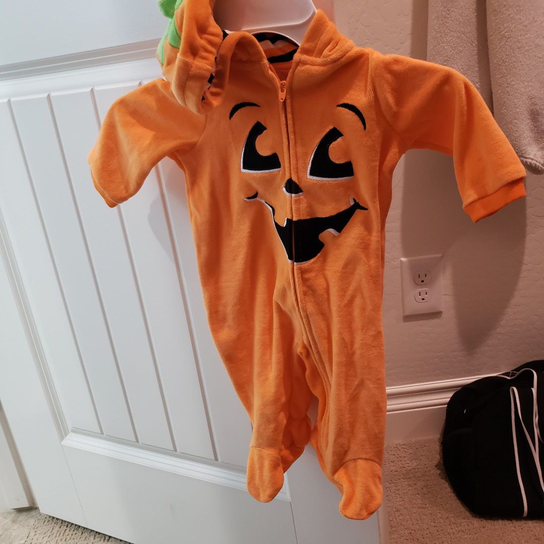 Adorable pumpkin footsie for infant to 3 months