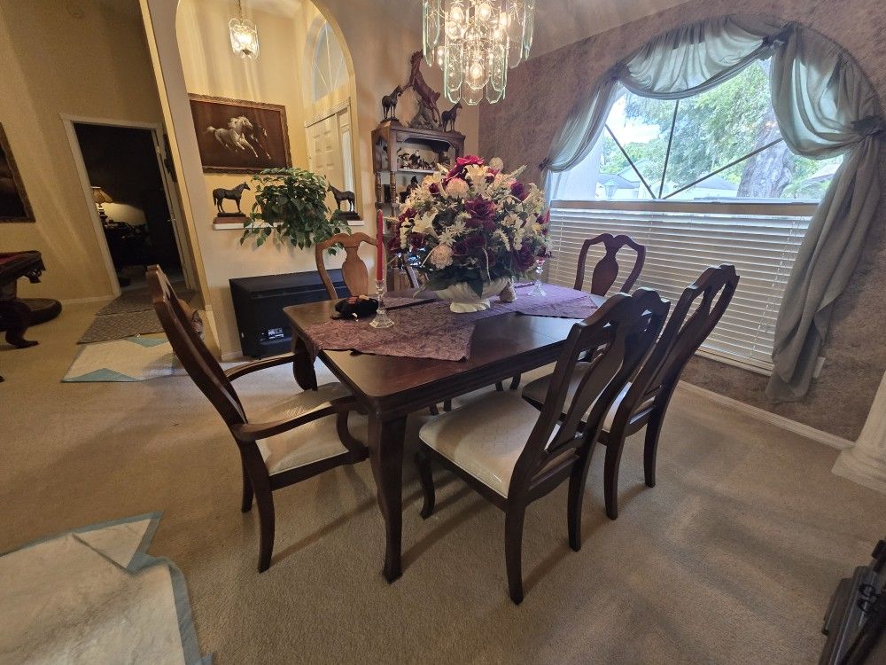 Mahogany Wood Dining Room Table - 6 Chairs