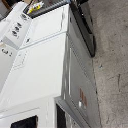 Maytag Topload Washer And Gas Dryer 