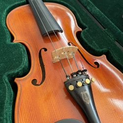 1/2 Violin includes Case 