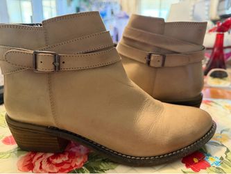 Journee Signature Boots