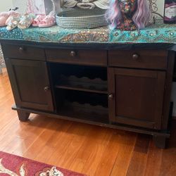 Wine Dresser 