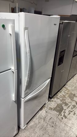 Whirlpool refrigerator with reversible door 33 inch wide