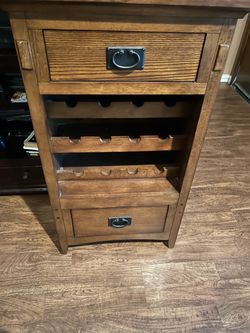 Mueble seminuevo para vinos madera sólida