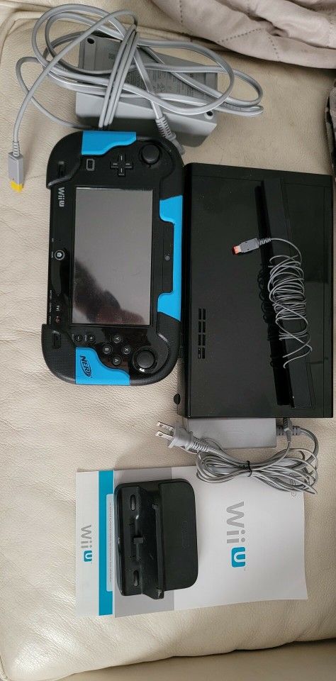 Nintendo Wii U With Game Pad