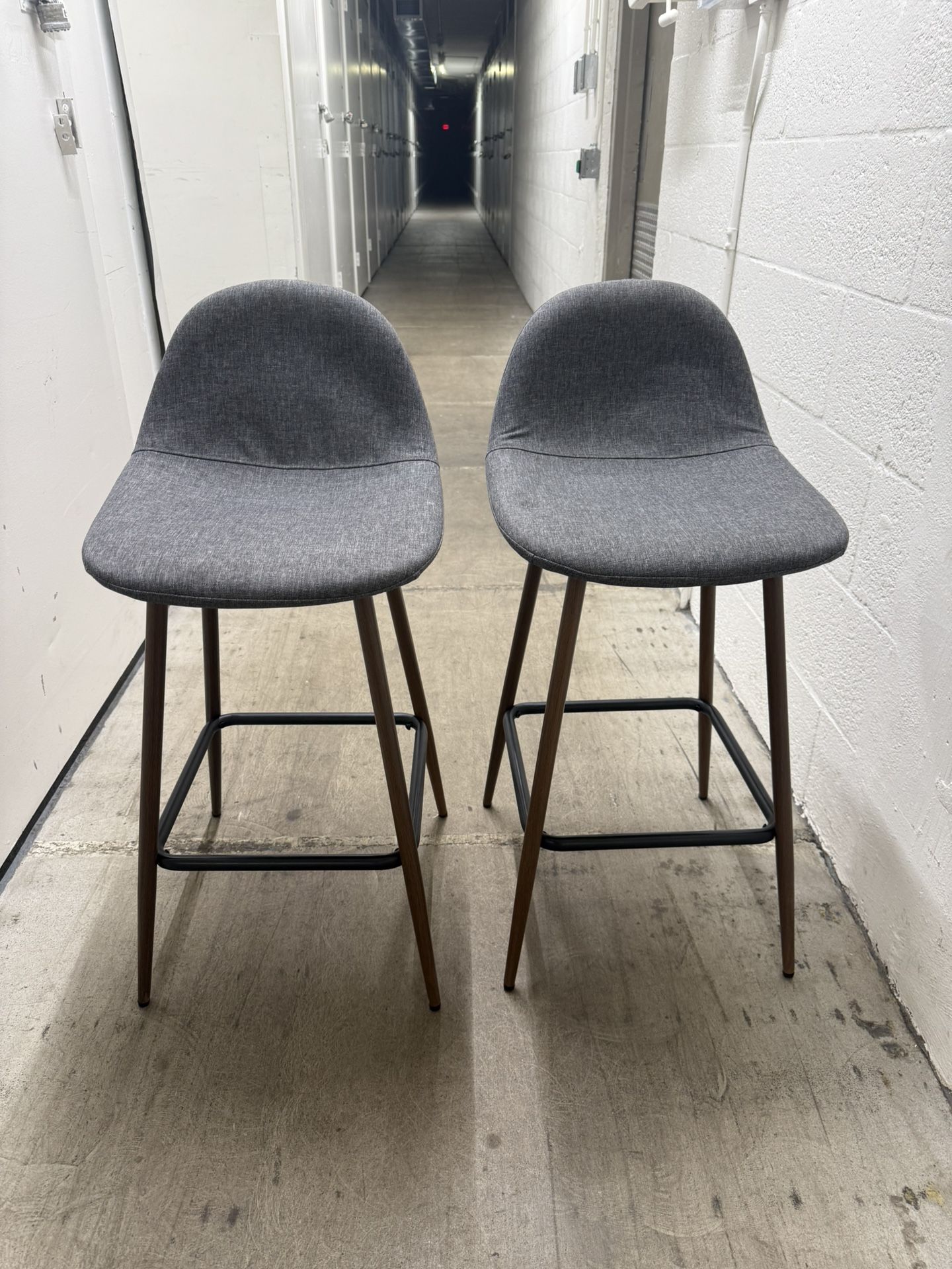 2 Bar Stools 