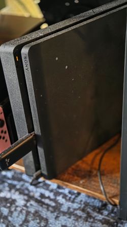 Ps4 Slim with controller and tb of expansion  and 2 games