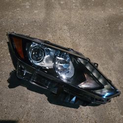 2014-16 Nissan Rogue Right Side Headlight OEM 
