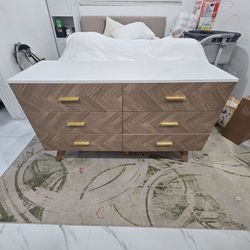 6 drawer Dresser great condition. 47L x 16w x 29.5 wide